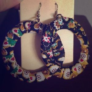Black floral circle earrings